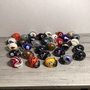 NFL Mini Football Helmuts (32 pieces)